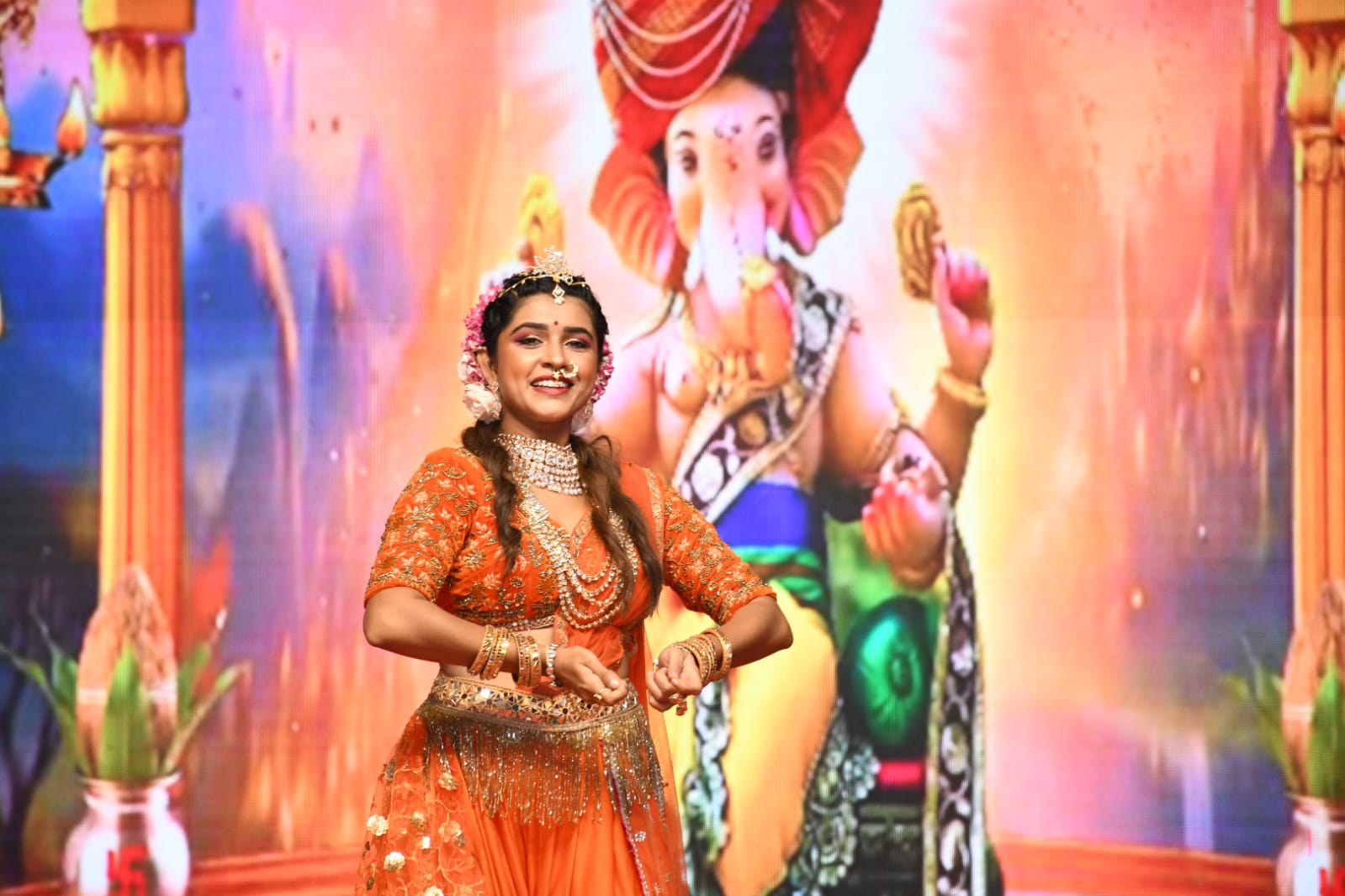 भक्तीरंग सादरकर्ते सिने अभिनेत्री संस्कृती बालगुडे आणि सहकलाकार पुणे यांच्या कार्यक्रमास प्रेक्षकांचा उत्सपुर्त प्रतिसाद