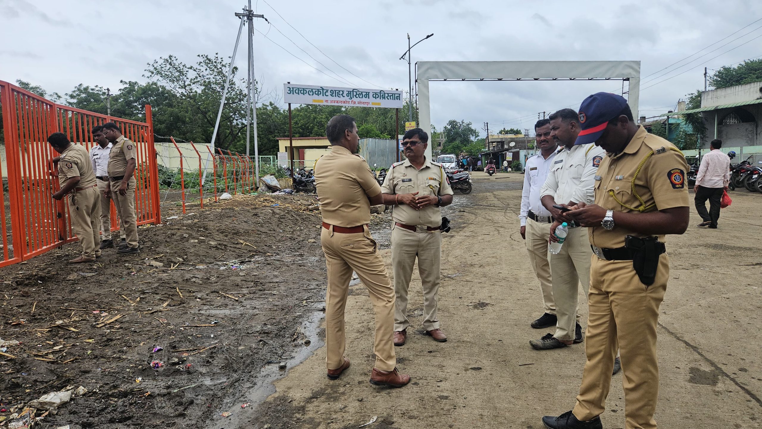 अक्कलकोट शहरात पोलिसांच्या बंदोबस्तामुळे श्री गुरुपौर्णिमा उत्सव निमित्त दर्शनासाठी आलेल्या  भाविकांचीं झाली  सोय