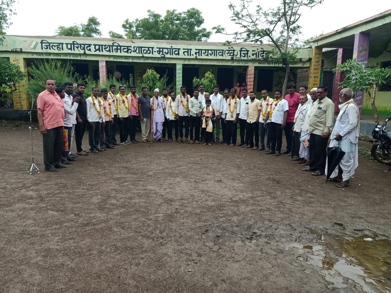 मुगाव येथील जि. प‌. प्रा. शाळेत शालेय शिक्षण समितीच्या अध्यक्षपदी मारुती बैलकर तर उपाध्यक्षपदी शिवहार ताटे यांची निवड