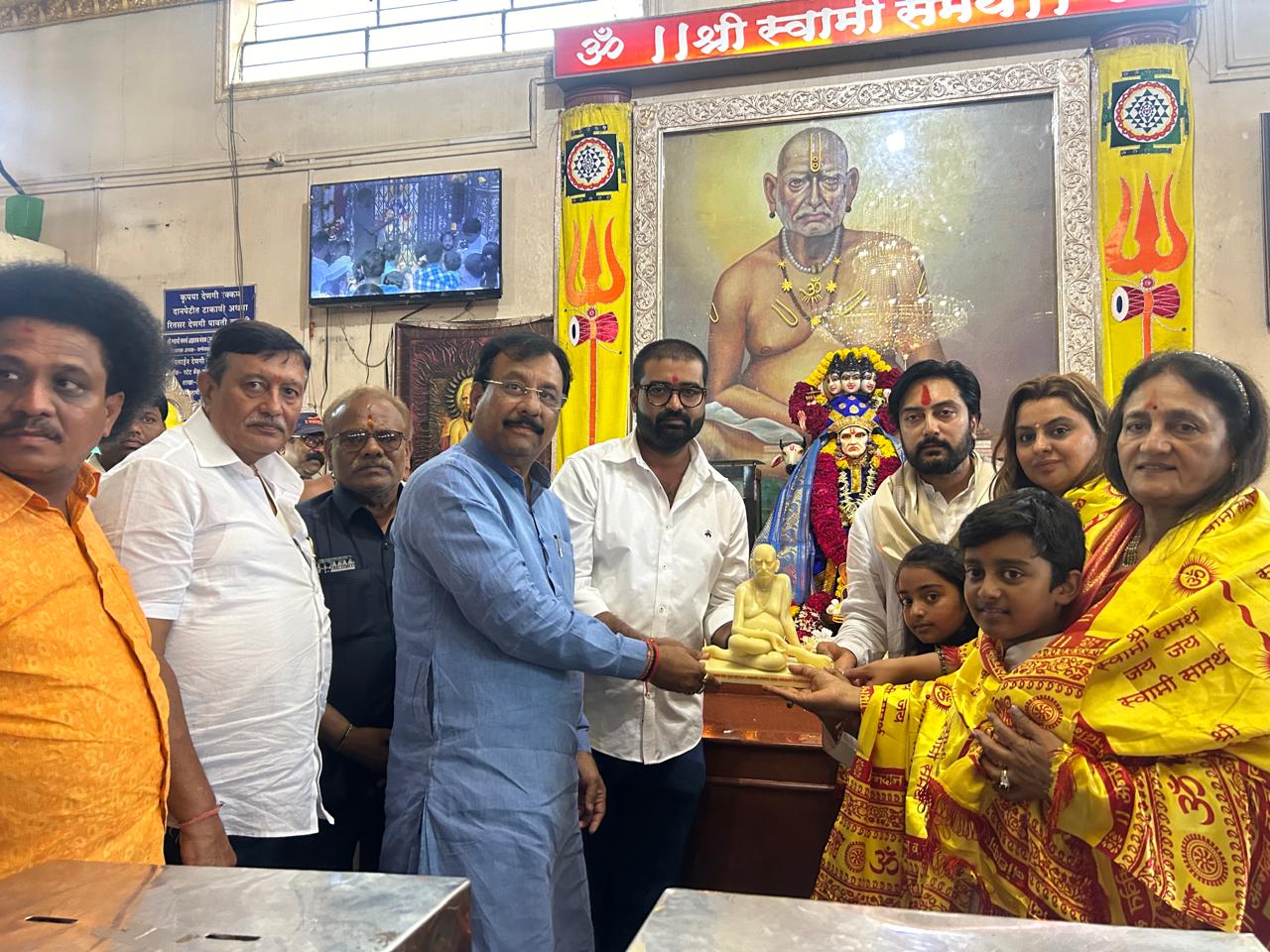 आमदार धीरज देशमुख यांचा अन्नछत्र मंडळात सत्कार