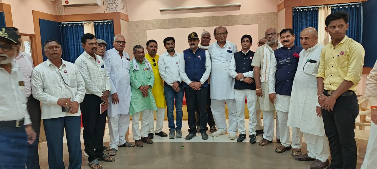 क्रांती दिनी शेतकरी संघटना व भारतीय जवान किसान पार्टीच्या वतीने पुणे येथे विधानभवनावर ट्रॅक्टर मोर्चा.