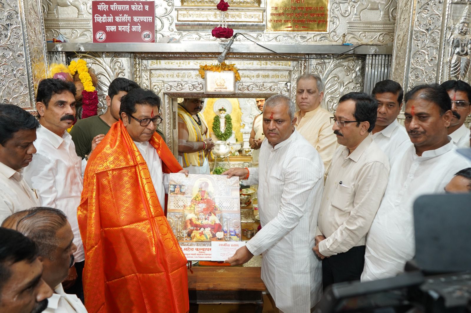 स्वामी दर्शनाअंती सत्कारातून झालेला सन्मान आत्मसन्मानाचा गौरव –  राज ठाकरे