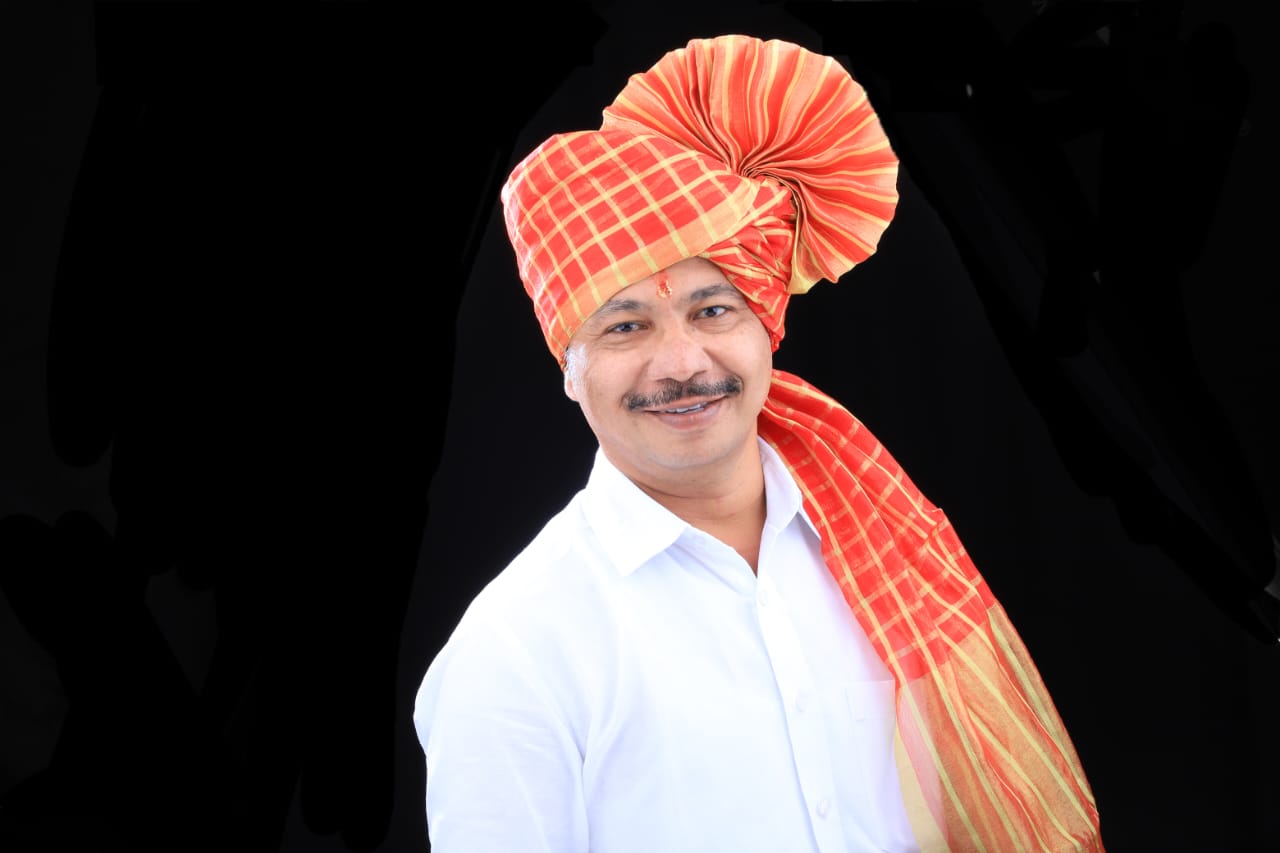 केमिस्ट जिल्हा खजिनदार प्रशांत खलिपे यांच्या 50 व्या वाढदिवसाच्या निमित्त दर्शनाळ येथे जि.प.म शाळा मध्ये वही, पेन ,खाऊ  आयोजन 
