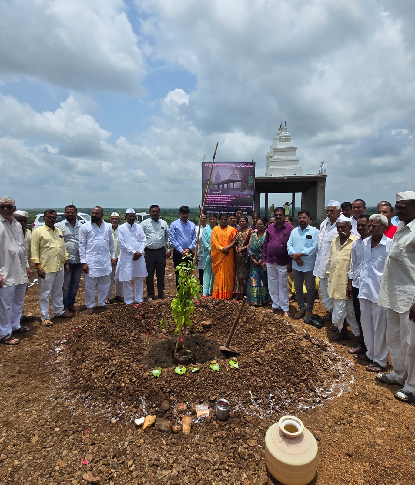 पर्यावरणाच संवर्धन करण्यासाठी वृक्षारोपण ना चालना दिल पाहिजे:- -तहसीलदार विनायक मगर