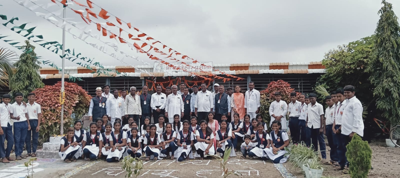 श्री बसवेश्वर प्रशालेत ७८ वा स्वातंत्र्यदिन साजरा 