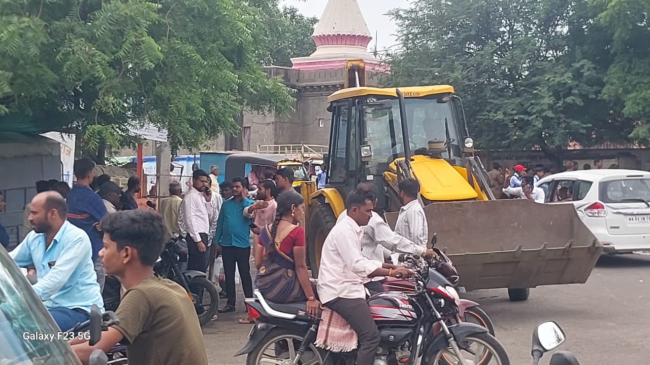 अक्कलकोट नगरपालिका फेरीवाला धोरण राबविणार कधी ?