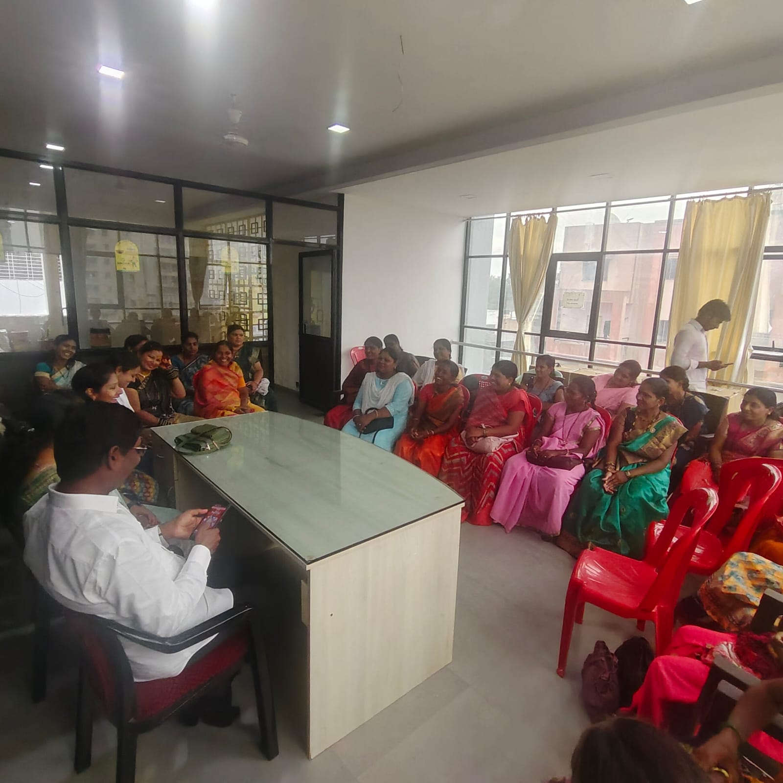 महादेव कोगनुरे यांच्या जनता दरबारला उत्स्फूर्त प्रतिसाद.