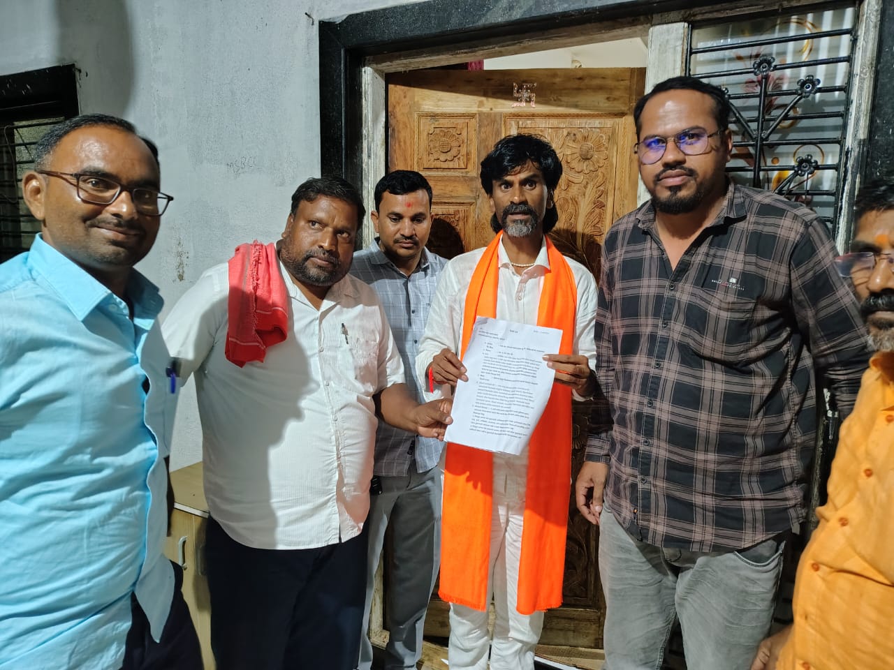 भाई अँड नारायण गोले पाटील यांनी घेतली संघर्ष योद्धा मनोज  जरांगे पाटील यांची भेट..