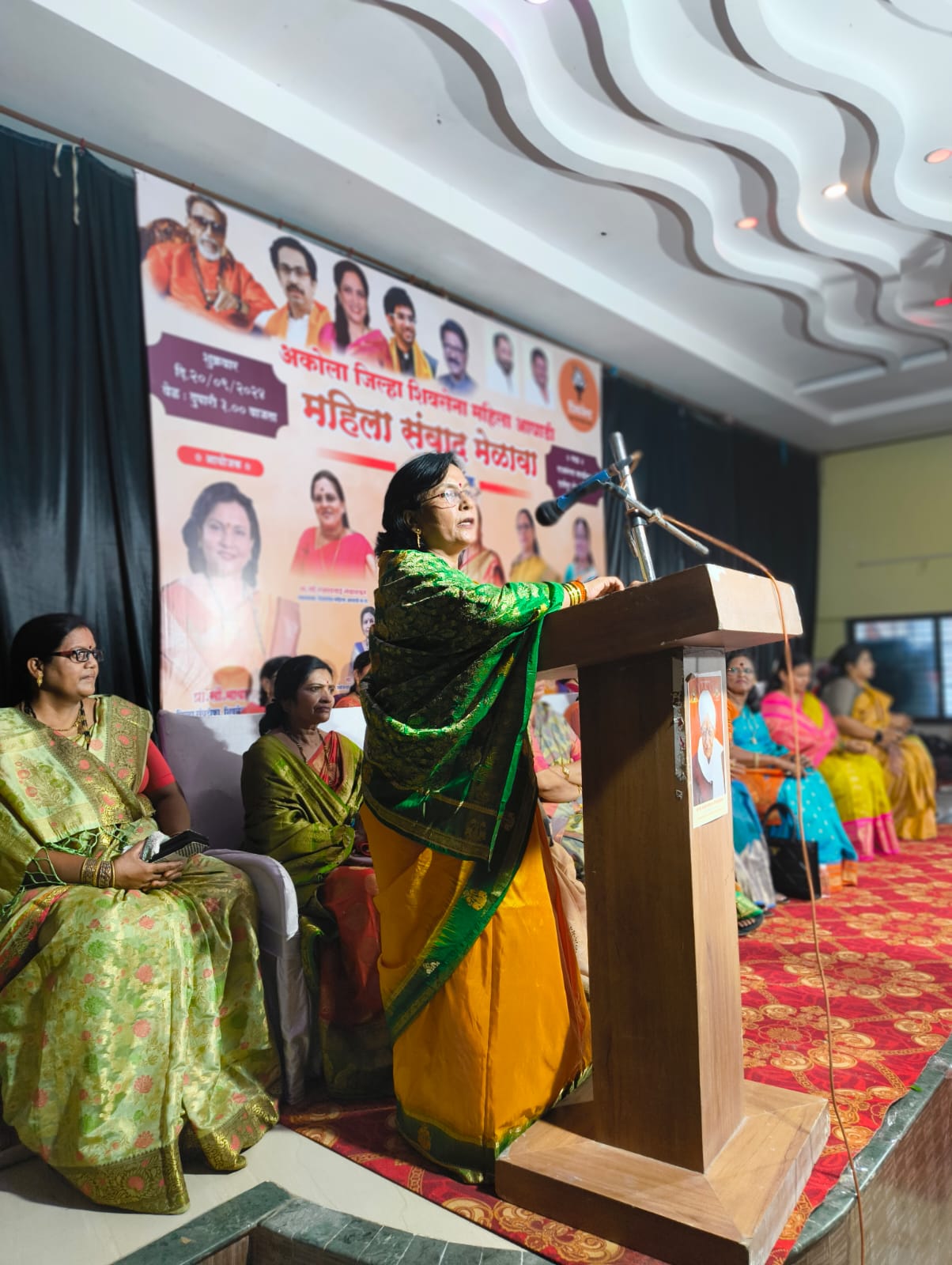 शिवसेना महिला आघाडीचा (उबाठा)महिला संवाद मेळावा व महिला पदाधिकारी आढावा बैठक संपन्न