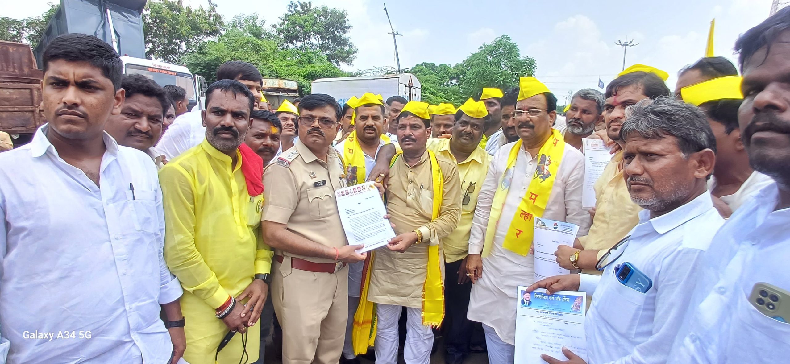 धनगर समाजाचा अक्कलकोटला चक्का जाम आंदोलन
