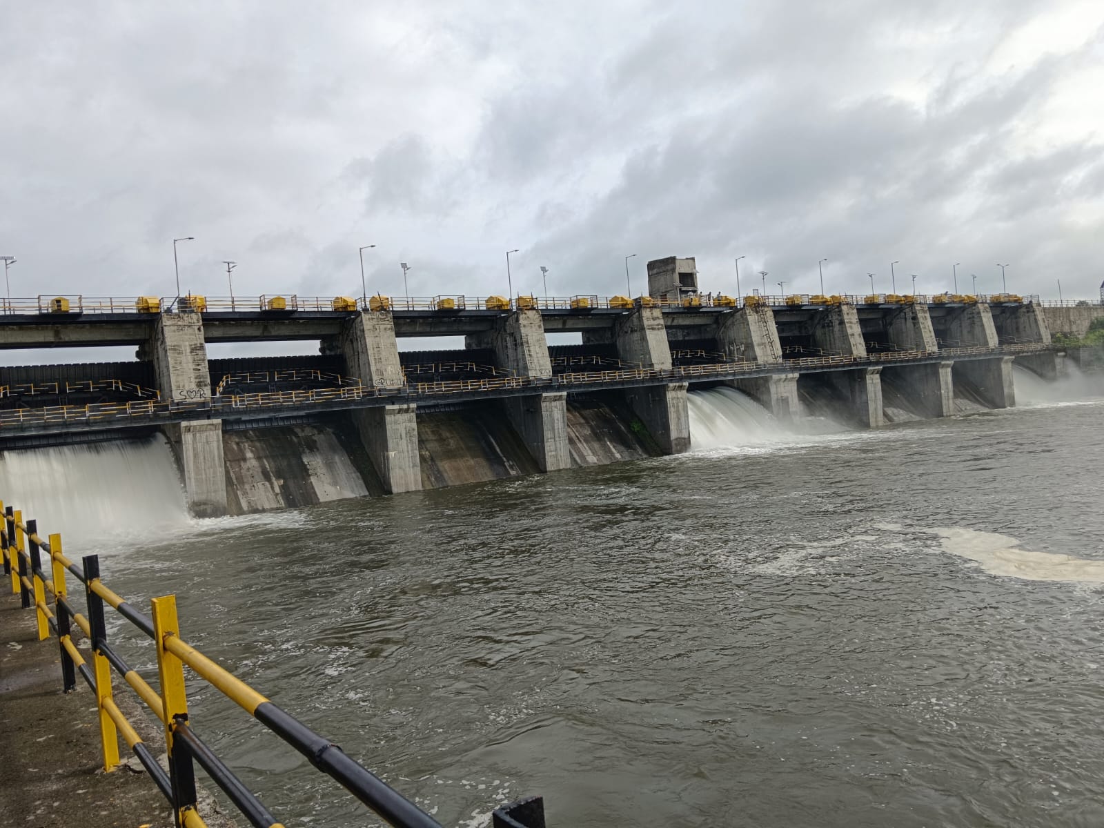अक्कलकोट तालुक्यातील कुरनूर धरण भरले १०० टक्के !