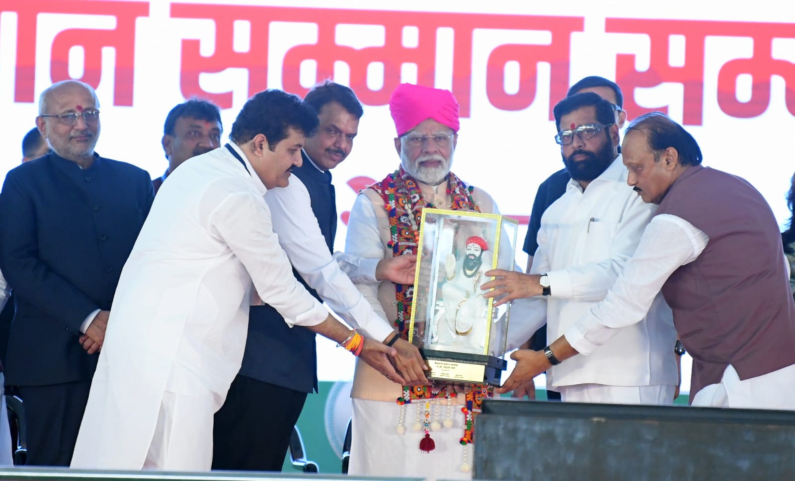 प्रधानमंत्री नरेंद्र मोदी यांच्या हस्ते शेतकऱ्यांना दिवसा वीज पुरवठ्यासाठी ५ सौर उर्जा प्रकल्पांचे लोकार्पण