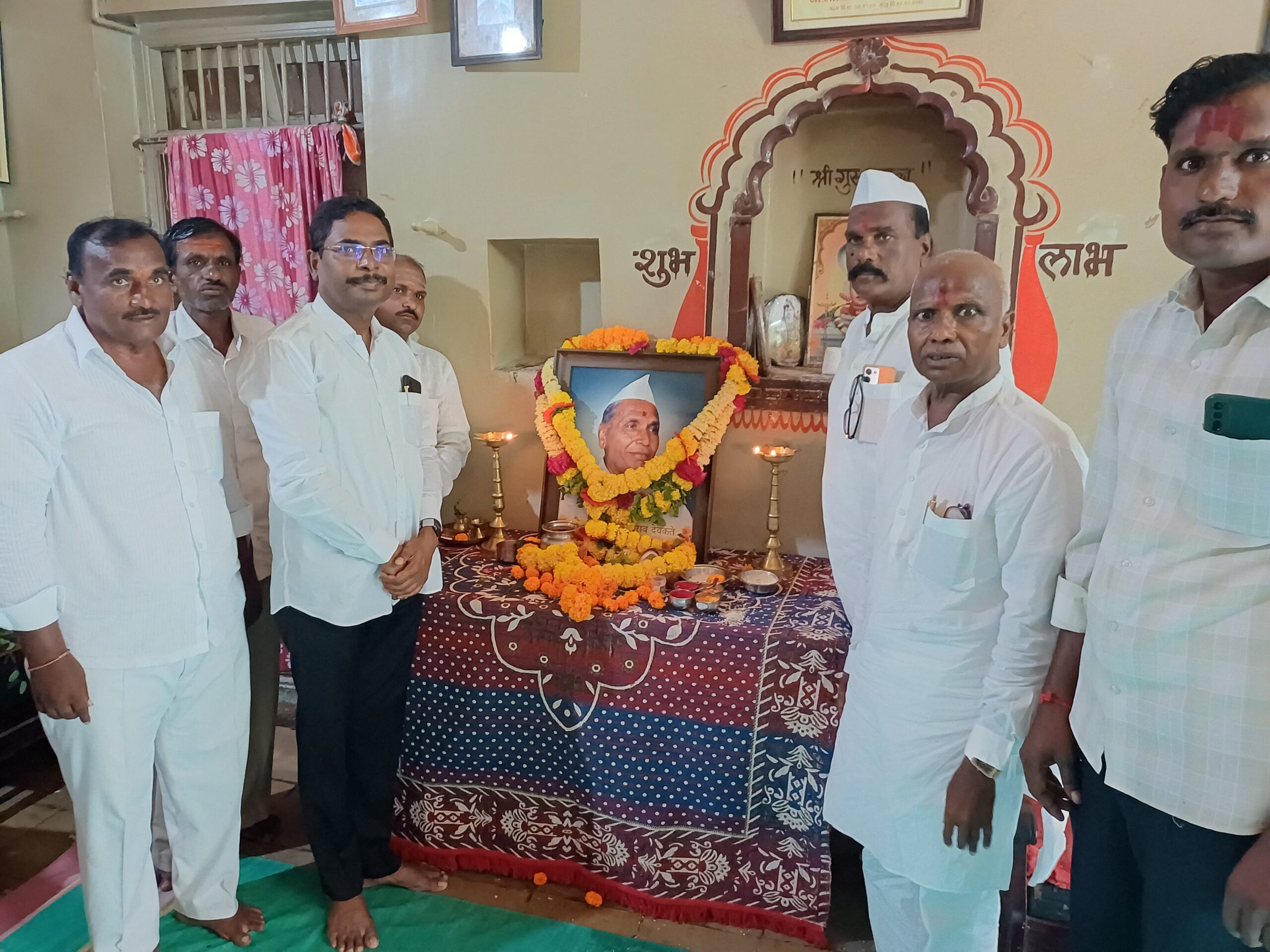 माजी दुग्धविकास मंत्री कै आनंदराव देवकाते यांच्या स्मृतिस महादेव कोगनुरे यांनी दिला उजाळा