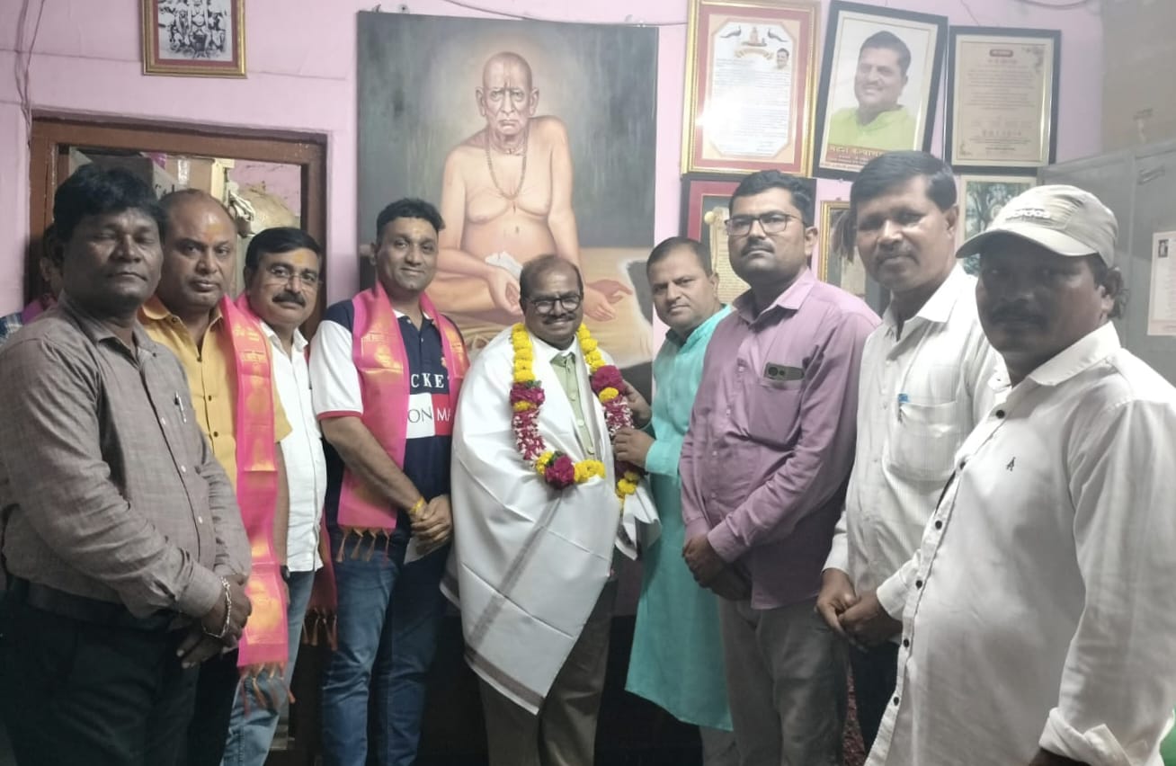 डिजिटल मीडिया संपादक पत्रकार संघटना संस्थापक अध्यक्ष राजा मानेंचा मंदिर समिती, अन्नछत्र, अक्कलकोट तालुका डिजिटल मिडियाने केला सत्कार