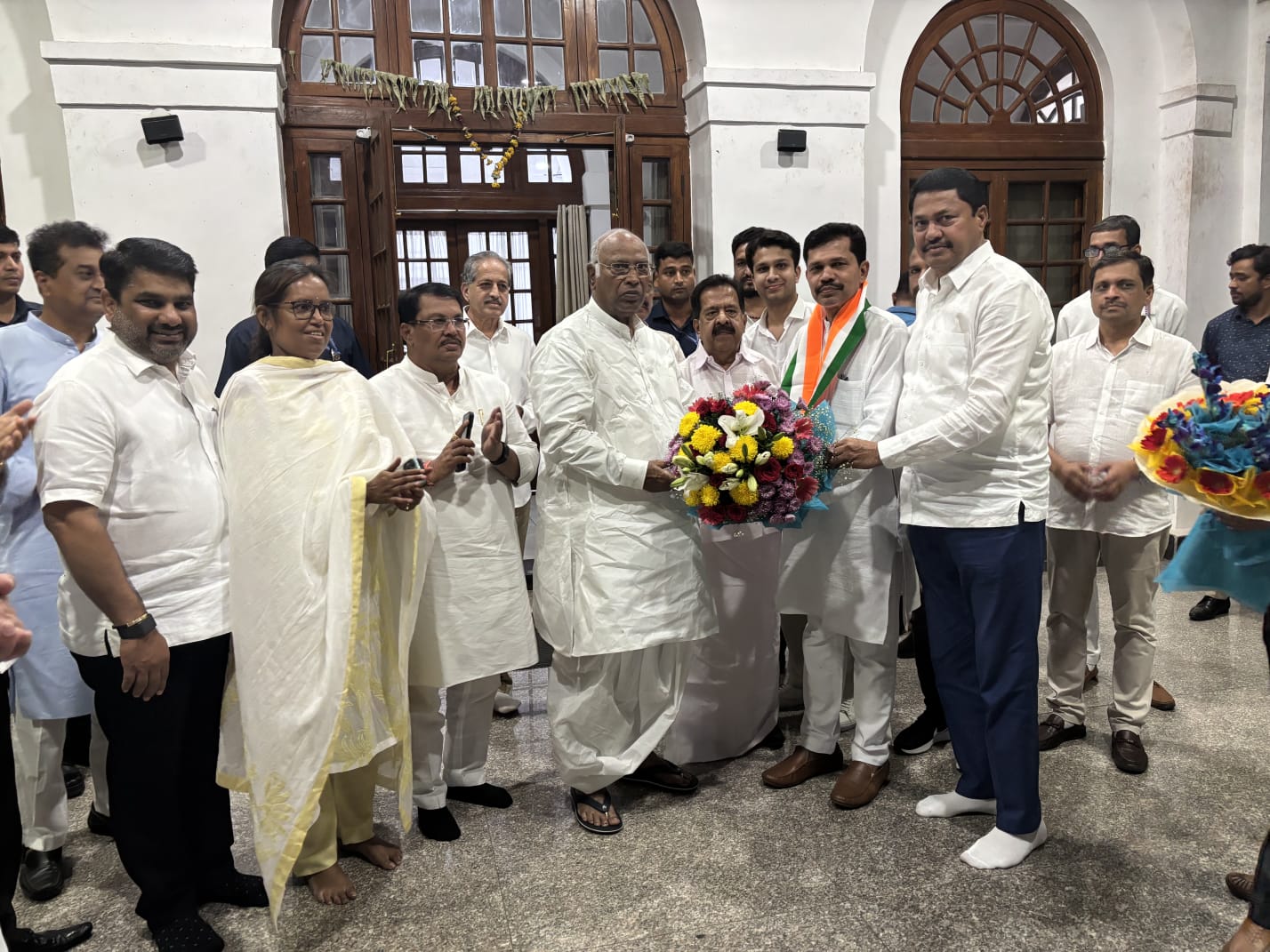 समाजवादी गणराज्य पक्षाचे अध्यक्ष कपिल पाटील यांचा काँग्रेस पक्षात प्रवेश