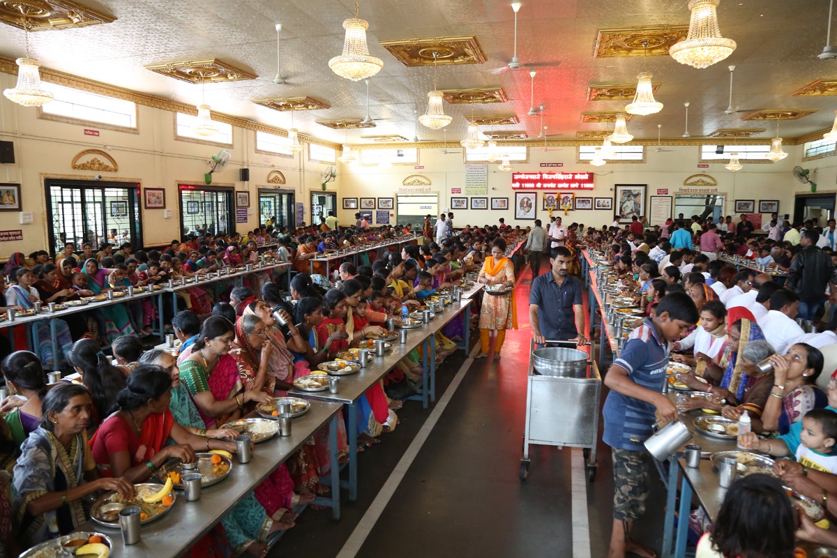 श्री स्वामी समर्थ अन्नछत्र मंडळातील नियोजनामुळे भाविकातून समाधान व्यक्त