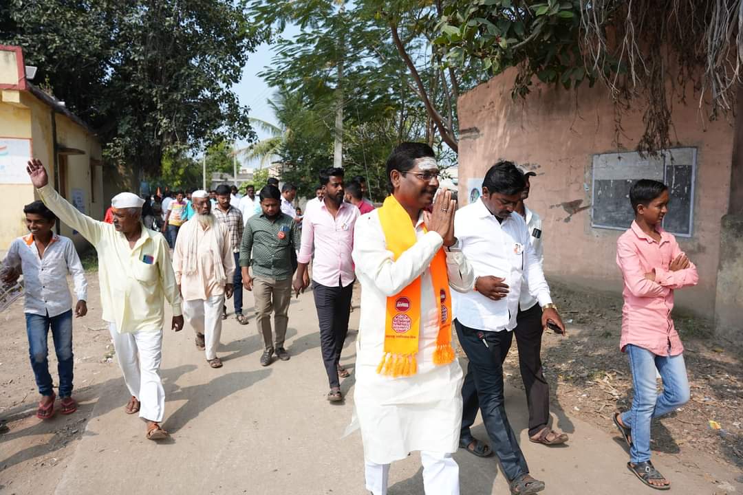 दक्षिण सोलापूरच्या विकासासाठी कटिबद्ध ,   महादेव कोगनुरे : गावभेट दौऱ्यादरम्यान मनसेला प्रतिसाद