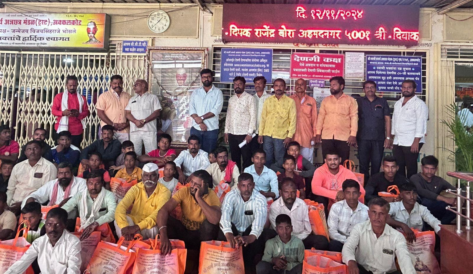 अन्नछत्र मंडळाकडून तालुक्यातील सराव करण्याऱ्या गोरगरीब ‘कुस्तीगरांसाठी स्वामींचा प्रसाद रुपी खुराकाचे कीट वाटप