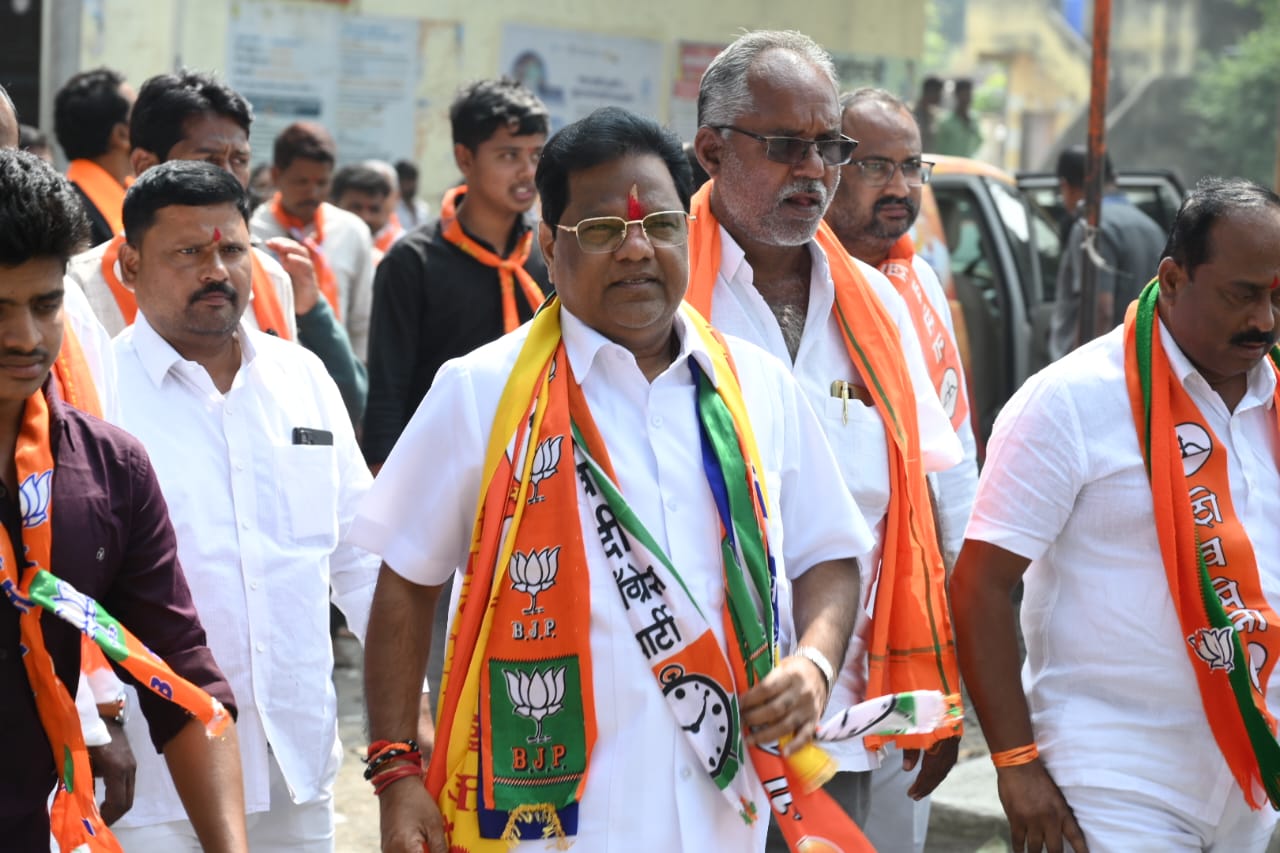 विकास बघण्यासाठी मोतिबिंदूचे ऑपरेशन करा , दसमेगाव येथील बैठकीतून प्रा डॉ . तानाजीराव सावंत यांनी विरोधकांना नाव न घेता लावला टोला