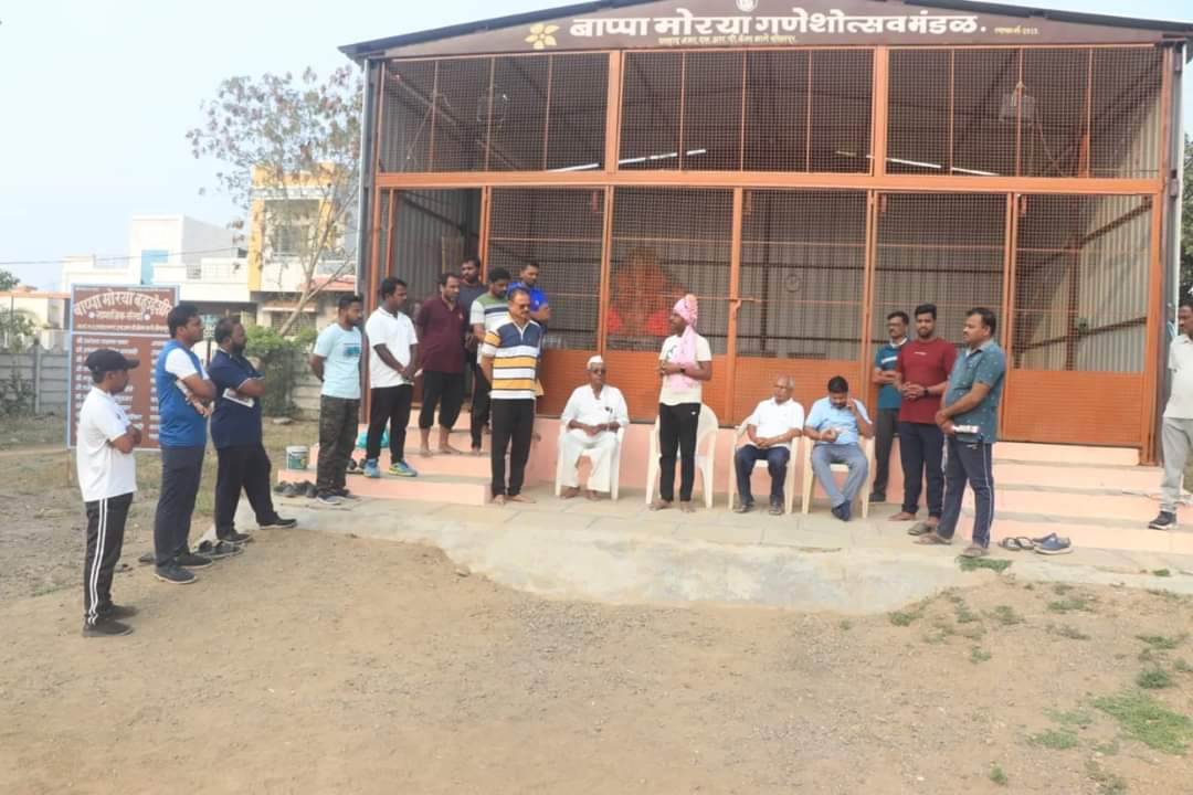 महादेव कोगनुरे यांचा मॉर्निंग वॉक करून मतदारांशी संवाद