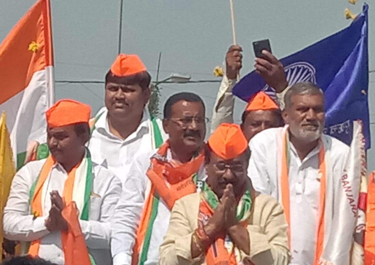 काँग्रेस महाआघाडीचा पदयात्रेने प्रचाराचा समारोप म्हेत्रेच्या पदयात्रेला मोठा प्रतिसाद