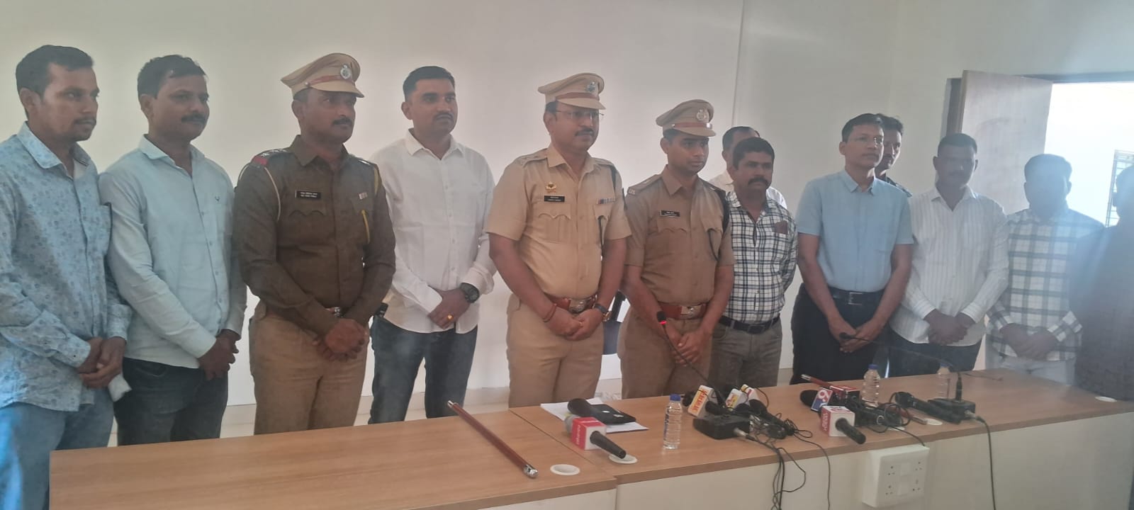 परंडा तालुक्यातील सोनारी शिवारात  महिलेचा मृतदेह आढळला ,पोलीसानी चार आरोपीना  केले अटक