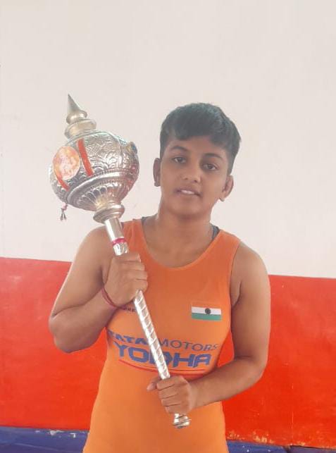 यशवंतराव चव्हाण महाविद्यालयाच्या आश्लेषा बागडेला सुवर्णपदक