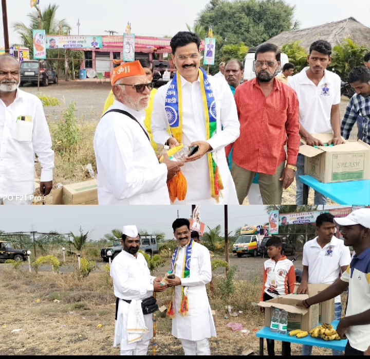 त्रिपुरारी पौर्णिमा निमित्त पायी चालणाऱ्या भाविकांसाठी .संतोषकुमार इंगळे यांच्यातर्फे चहा, पाणी आणि नाष्टाची विशेष सोय