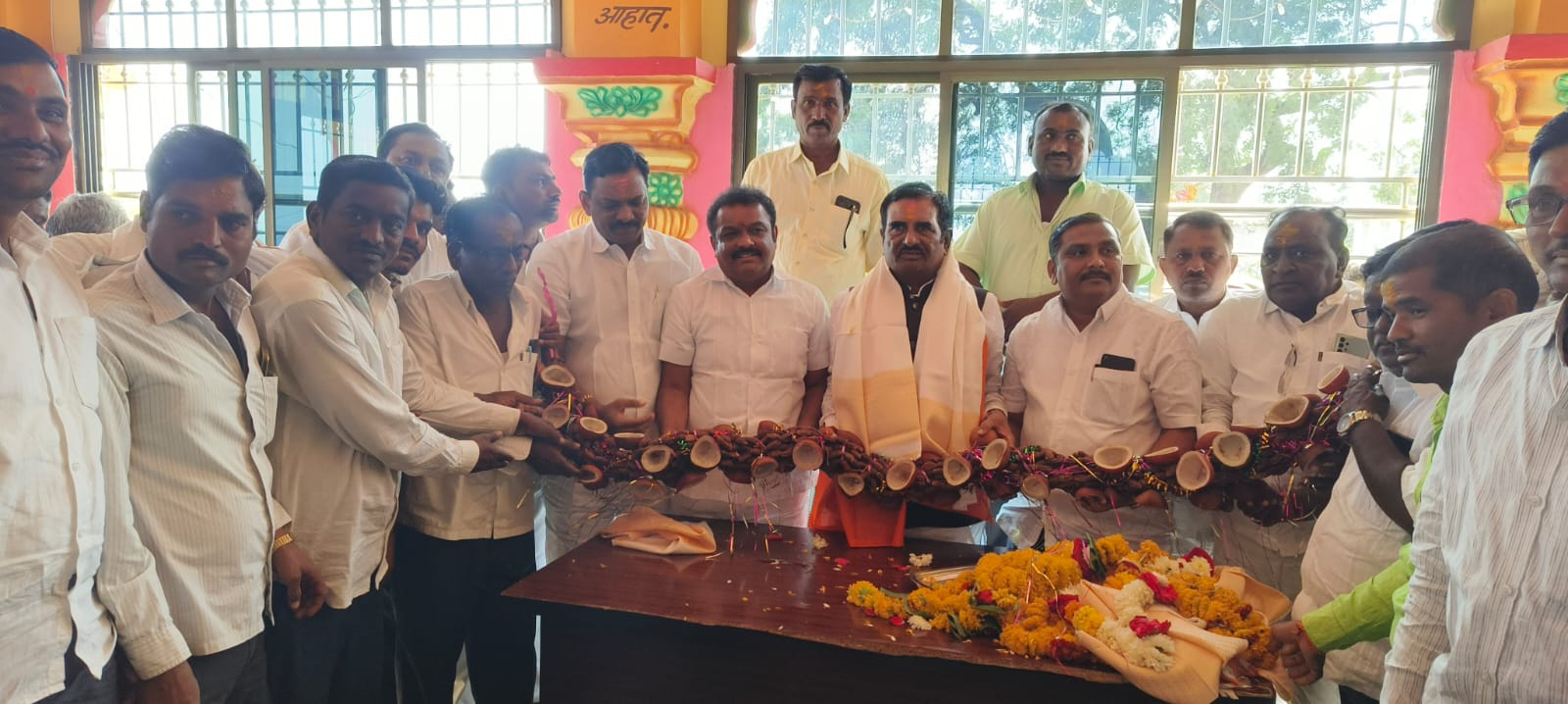 घुंगराळा यात्रेस आ.प्रतापराव पा.चिखलीकर, उपजिल्हाधिकारी श्रीमती डोंबे ,नायगाव च्या तहसीलदार धम्मप्रिया गायकवाड यांची भेट