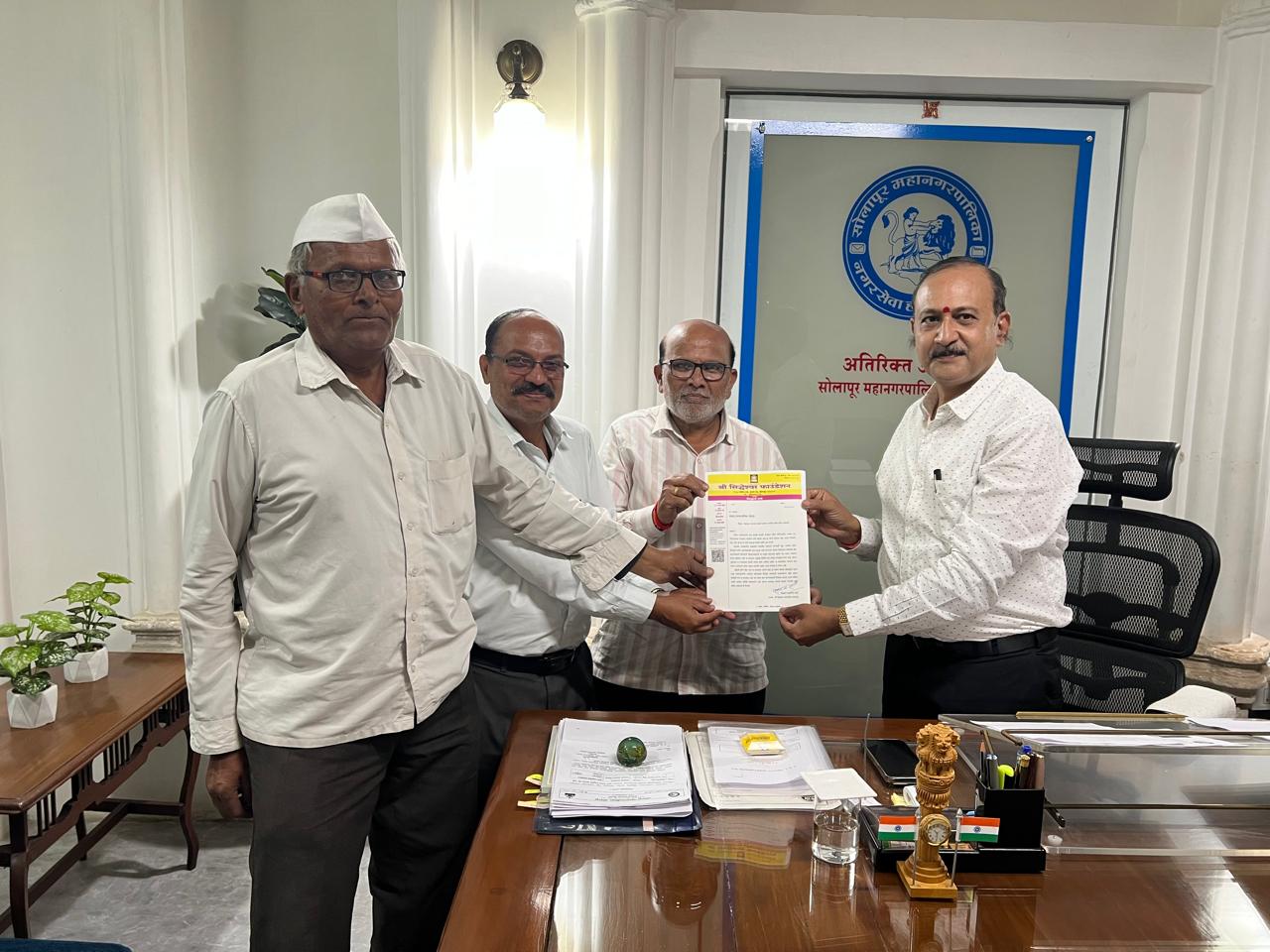 सिद्धेश्वर तलावात सोडले जाणारे गटारीचे पाणी त्वरित थांबवावे , श्री सिध्देश्वर फाउंडेशनची मागणी