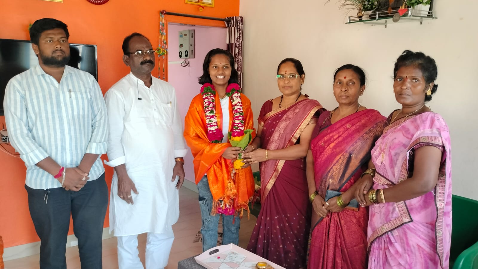 राष्ट्रीय खेळाडू नागम्मा बजे हिचा शिवसेना कामगार सेनेकडून सत्कार