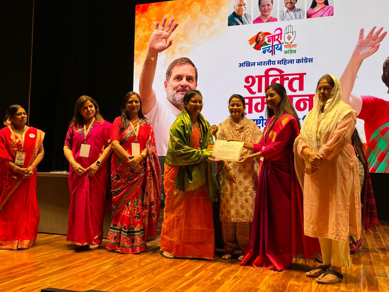 महिलांना आर्थिक सक्षम, आत्मनिर्भर बनविण्यासाठी, सामाजिक राजकीय क्षेत्रात महिलांचा सहभाग वाढविण्यासाठी, समानता, न्याय मिळवून देण्यासाठी काँग्रेस कटिबद्ध :- खासदार प्रणिती शिंदे