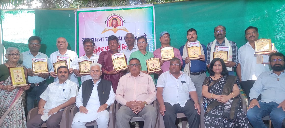 काव्यात्मा सन्मान सोहळ्यात ज्येष्ठ गझलकार म.भा.चव्हाण यांचा मुलमंत्र : छोटा असो की मोठा आवाज वाढवा पण जिंदगीचे दार जोरदार ठोठवा