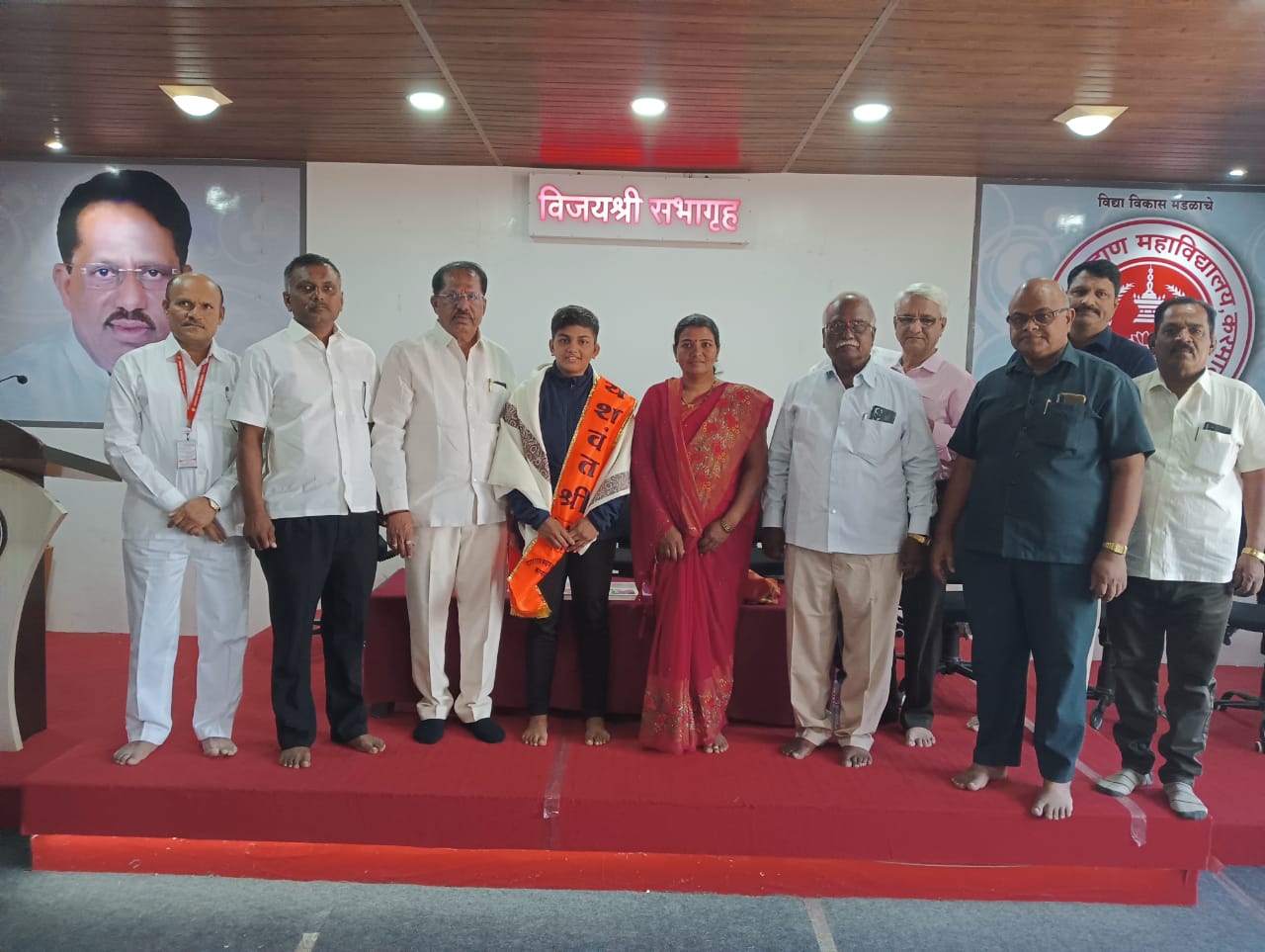 आश्लेषा बागडे यशवंतश्री पुरस्काराने सन्मानित . 
