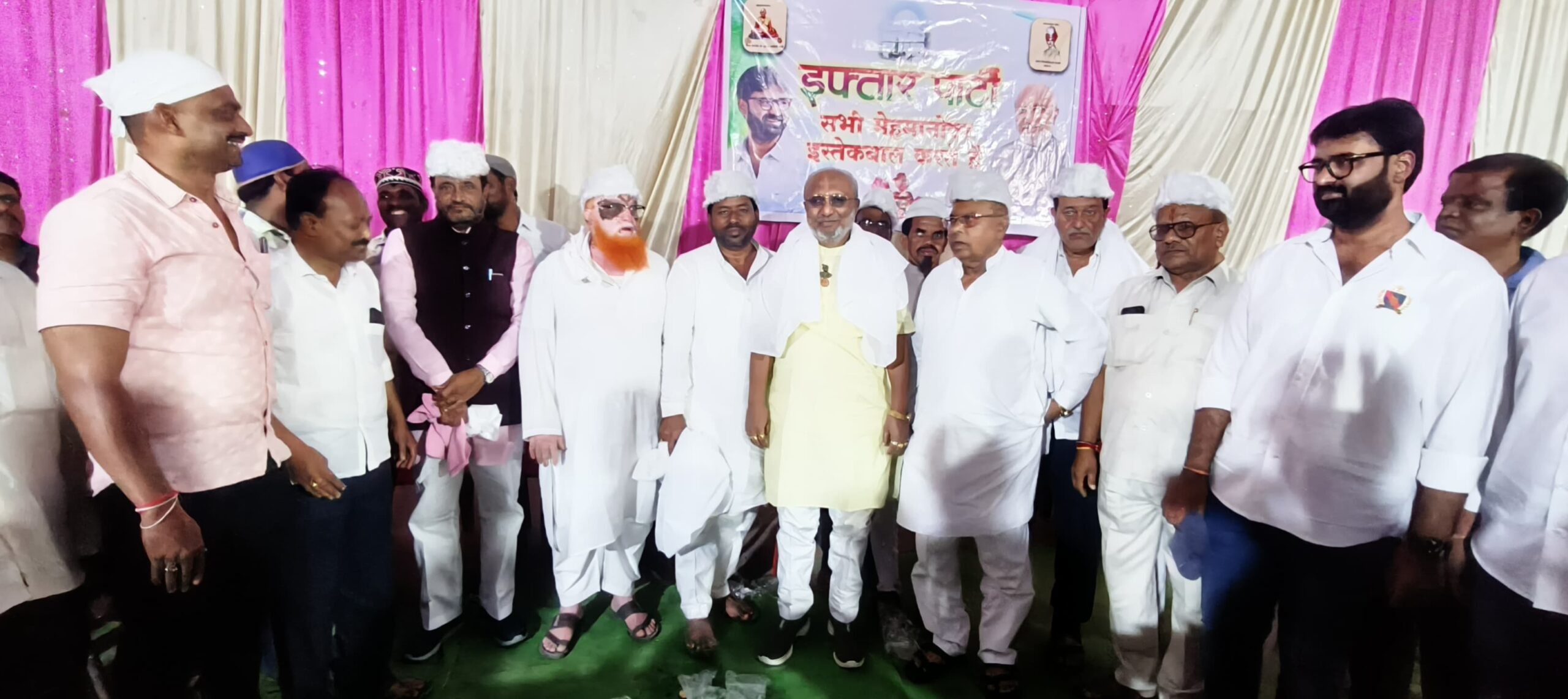 अक्कलकोट येथे सर्वधर्म समभावाचा संदेश देत रोजा इफ्तार पार्टी संपन्न