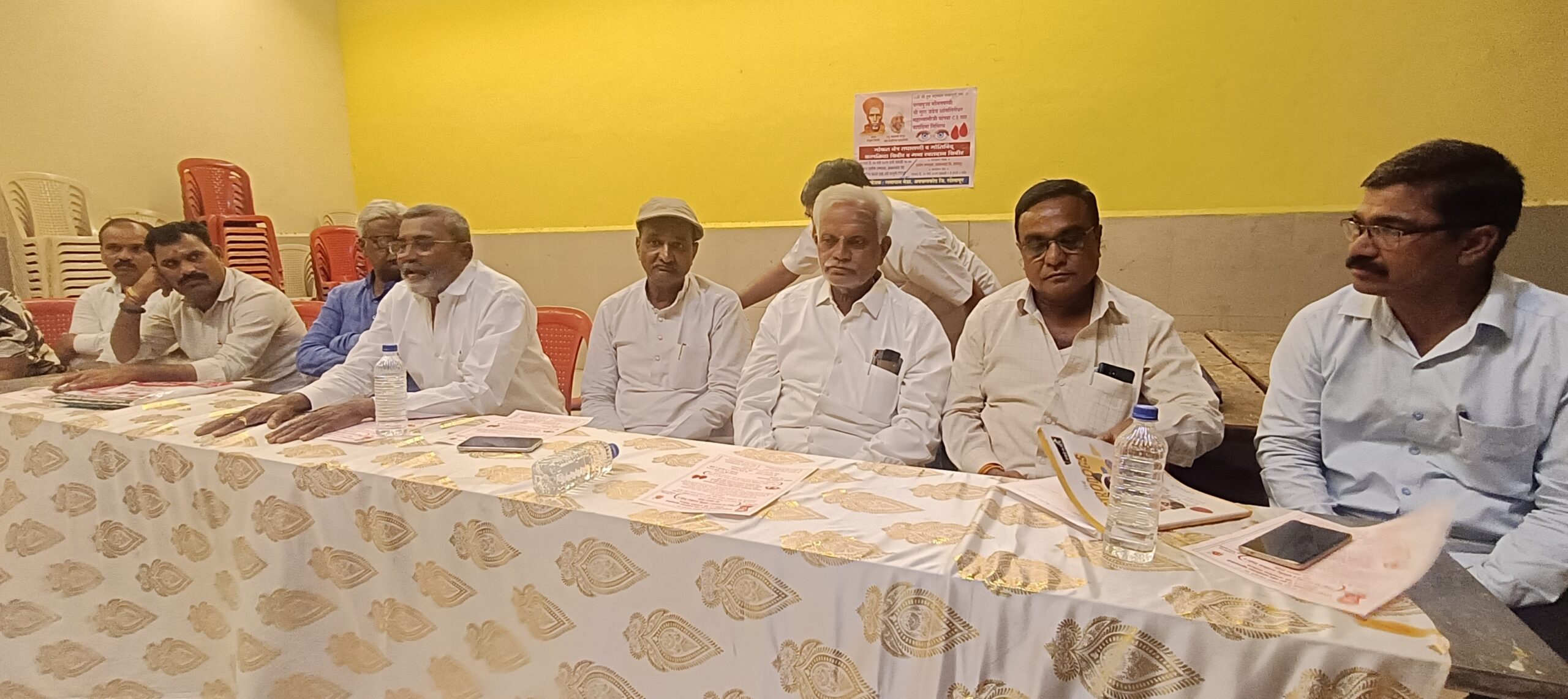 मौन तपस्वी श्री गुरु जडेय शांतलिंगेश्वर महास्वामीजी यांच्या  जन्मदिनानिमित्त अक्कलकोट येथे मोफत नेत्र तपासणी व मोतीबिंदू शस्त्रक्रिया शिबिर तसेच भव्य रक्तदान शिबिर आयोजन