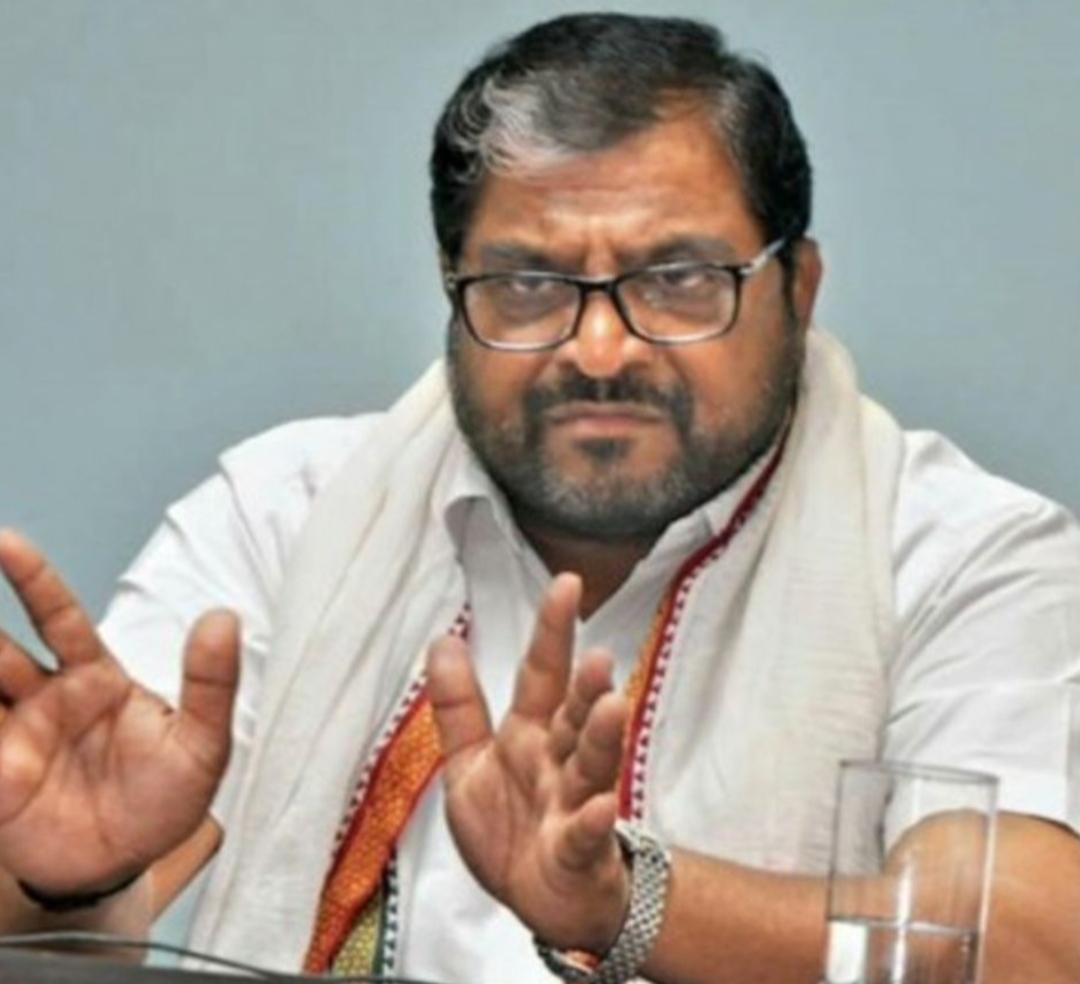३१ तारखेपर्यंत कर्ज भरा हे शेतकऱ्यांना सांगताना लाज वाटली नाही का? राजू शेट्टींचा अजित पवारांवर प्रहार