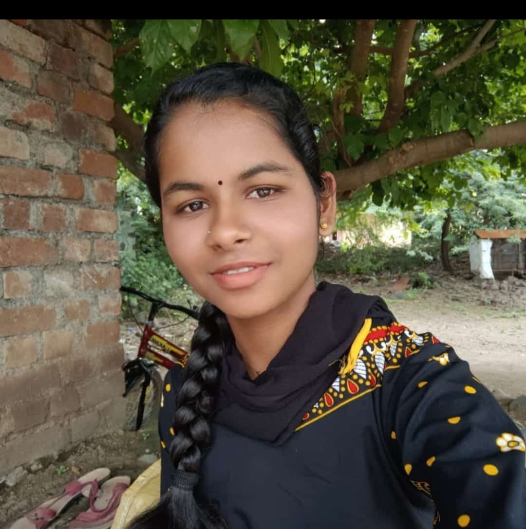 रा गे शिंदे महाविद्यालयाची विद्यार्थिनी वर्षा खरात हिचे आकस्मित निधन