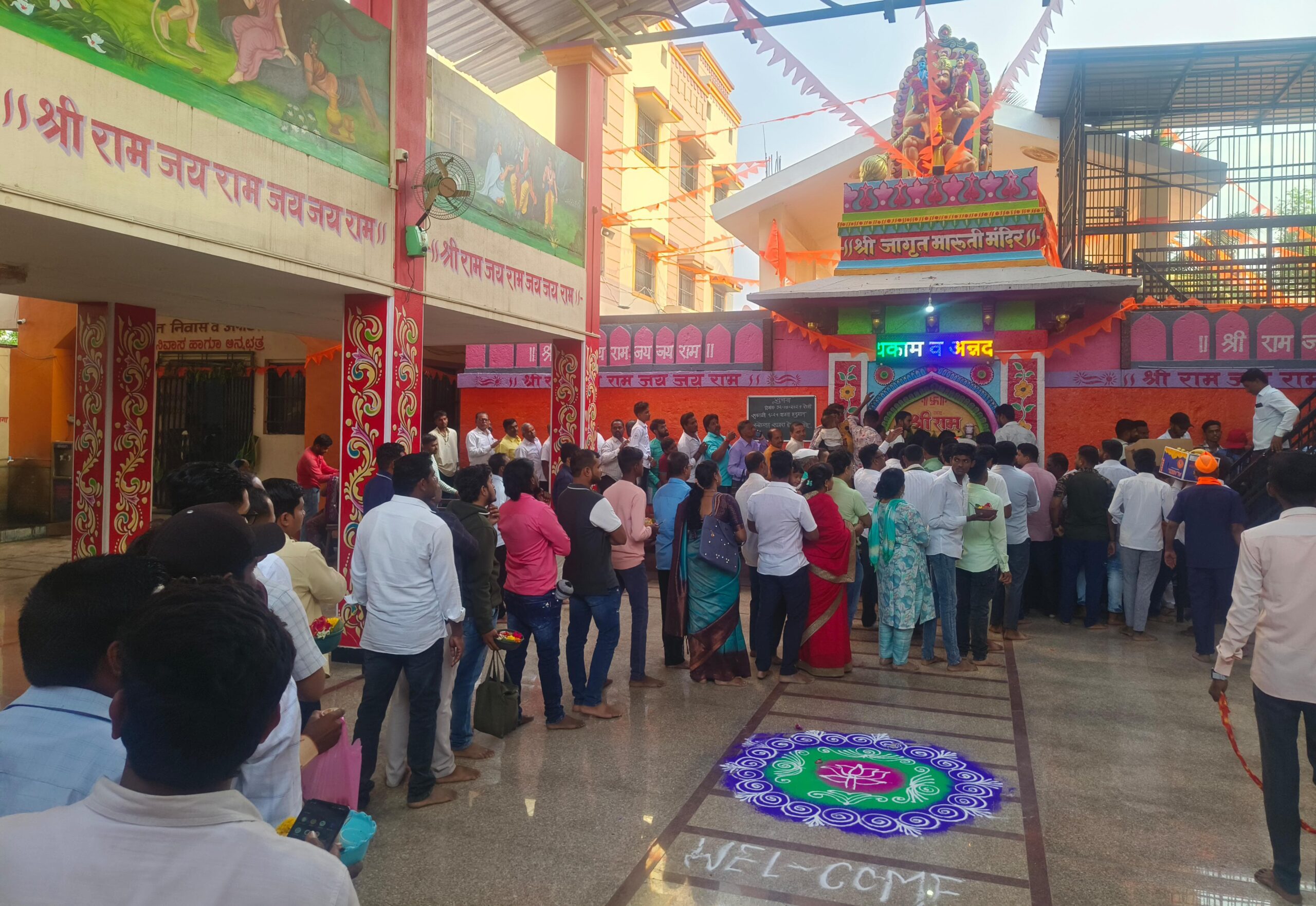 बजरंग बली की,जय घोषाने गौडगाव मारूती मंदीरात  हनुमान जन्मोत्सव साजरा