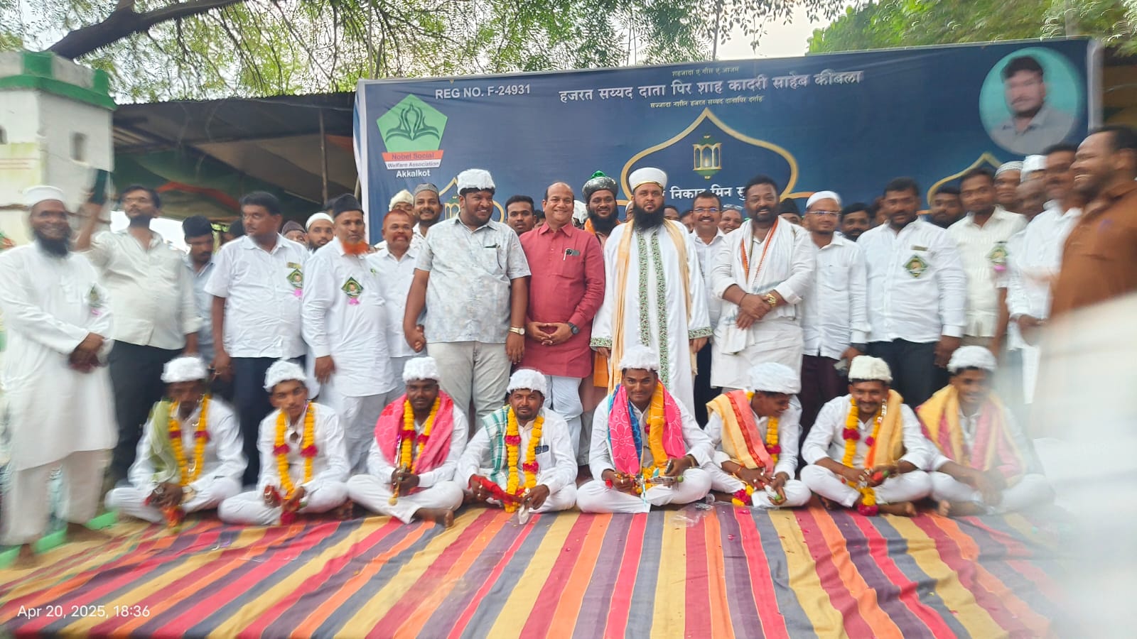 नोबल सोशल वेल्फेअर असोसिएशन अक्कलकोटच्या इज्तेमाई शादियात ११ जोडप्याचा सामुदायिक विवाह सोहळा संपन्न