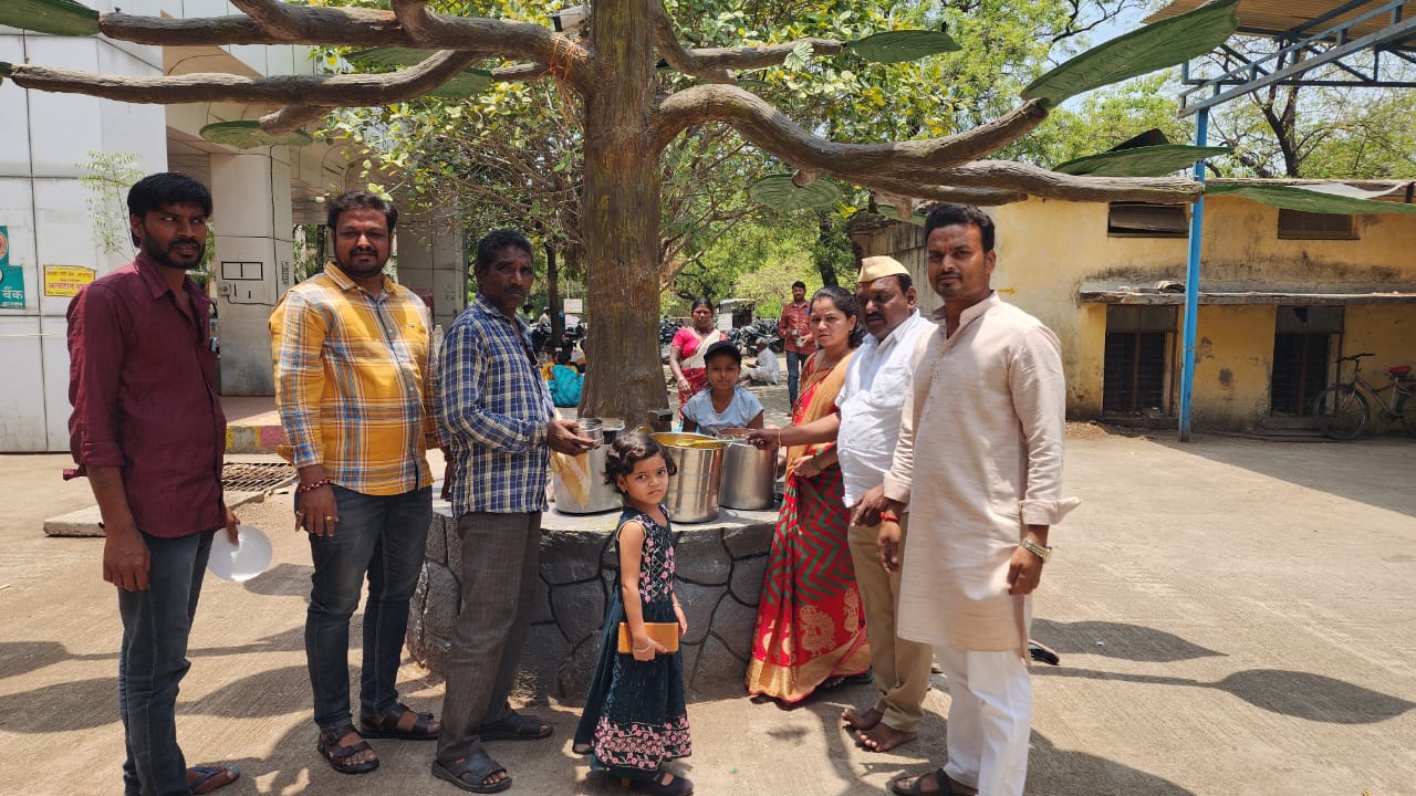 जय हिंद फूड बँकेच्या माध्यमातून सिव्हिल हॉस्पिटल मध्ये आमरस जेवण वाटप