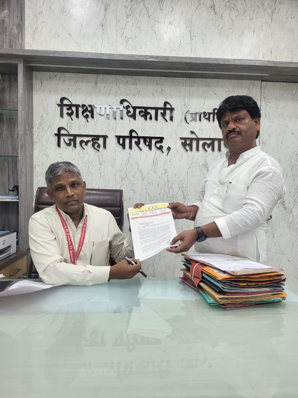 अक्कलकोट तालुक्यात एकाच शाळेत दोन विज्ञान पदवीधर शिक्षकाची बेकायदेशीरपणे नियुक्त