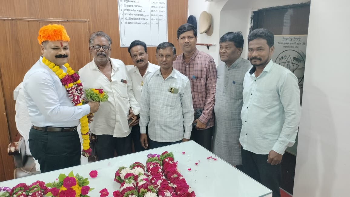 पोलीस निरीक्षक महेश स्वामी यांचा सत्कार