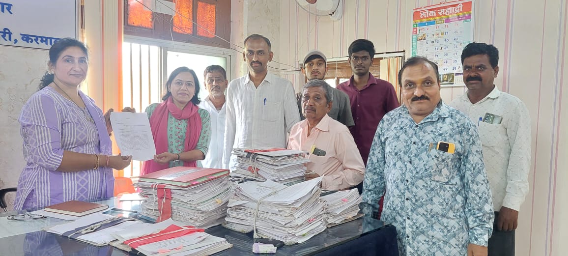 करमाळ्याच्या जागरूक नागरिकांनी पंतप्रधानांच्या नावे निवेदन सादर 