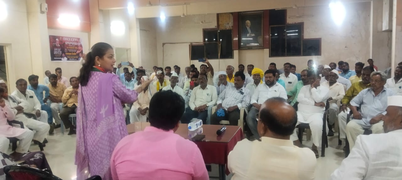 अक्कलकोट तालुक्यातील काँग्रेस कार्यकर्त्यांच्या व शेतकऱ्यांच्या पाठीशी मी खंबीरपणे उभी – खासदार प्रणिती शिंदे