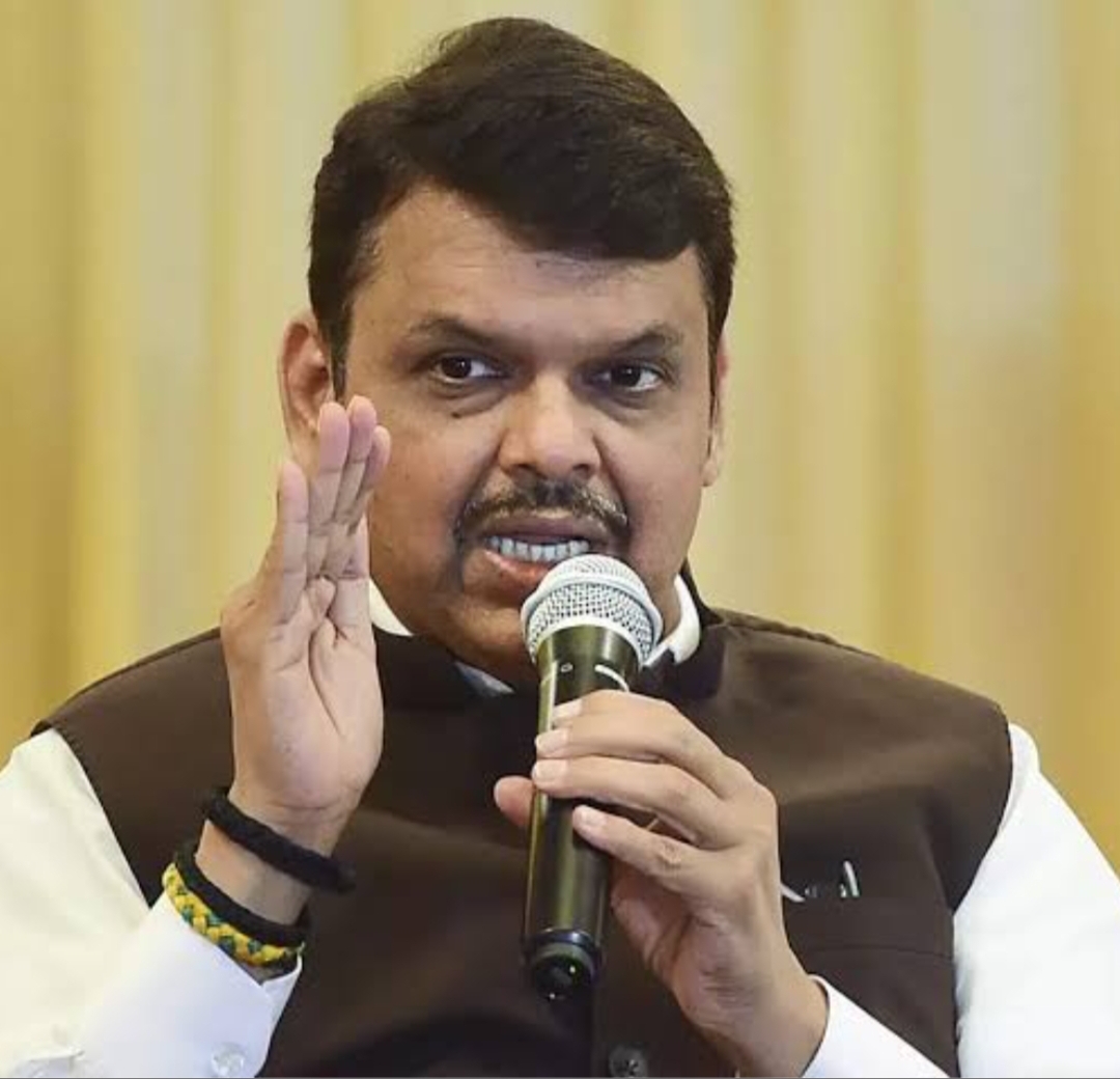 साेलापुरातील आगीत हाेरपऴून मृत पावलेल्या कुटूंबियांना मुख्यमंत्री सहीयत्ता निधीतुन पाच लाखाची मदतीची घाेषणा