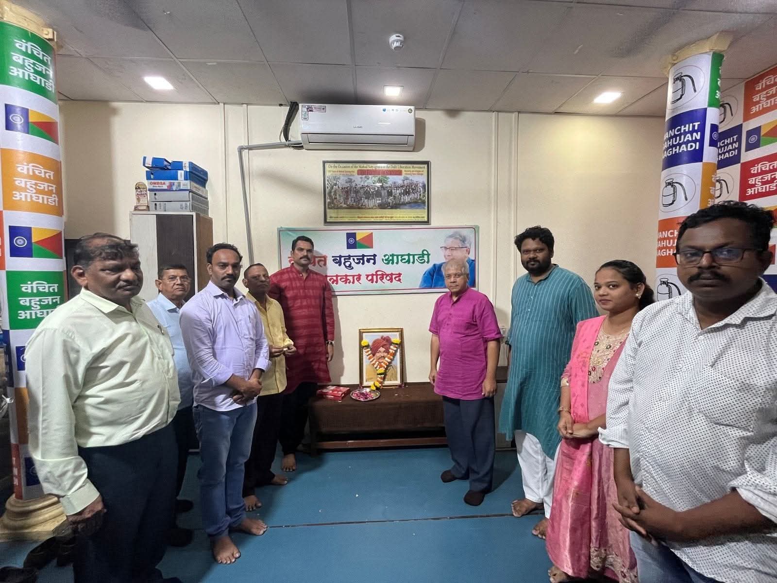 छत्रपती शाहू महाराज यांची जयंती वंचित बहुजन आघाडीच्या कार्यालयात साजरी