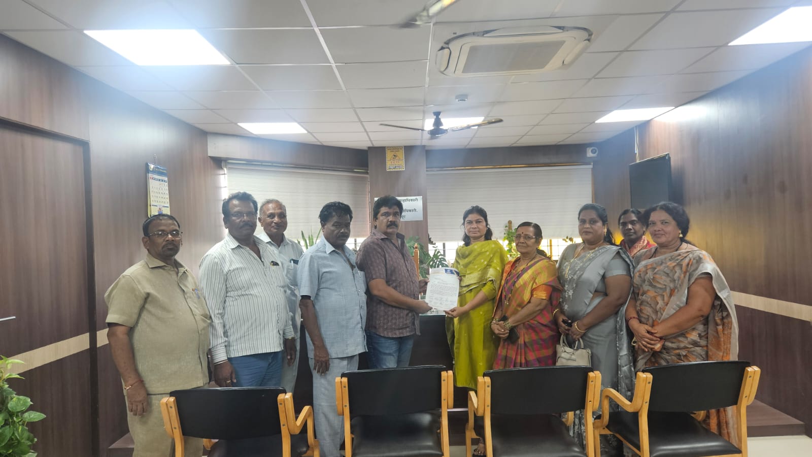 आपतग्रस्त शेतकऱ्यांना हेक्टरी एक लाख रुपये शासनाने नुकसान भरपाई द्यावी भीमशक्ती ची मागणी