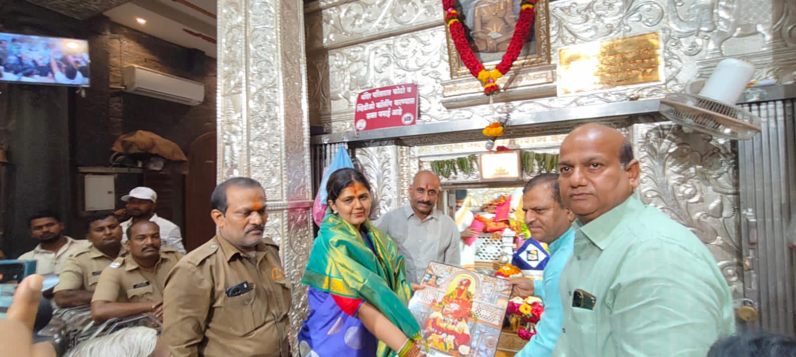 श्री.वटवृक्ष स्वामी महाराज देवस्थान हे भुतलावरील आध्यात्मिक नंदनवन – ना.पंकजा मुंडे