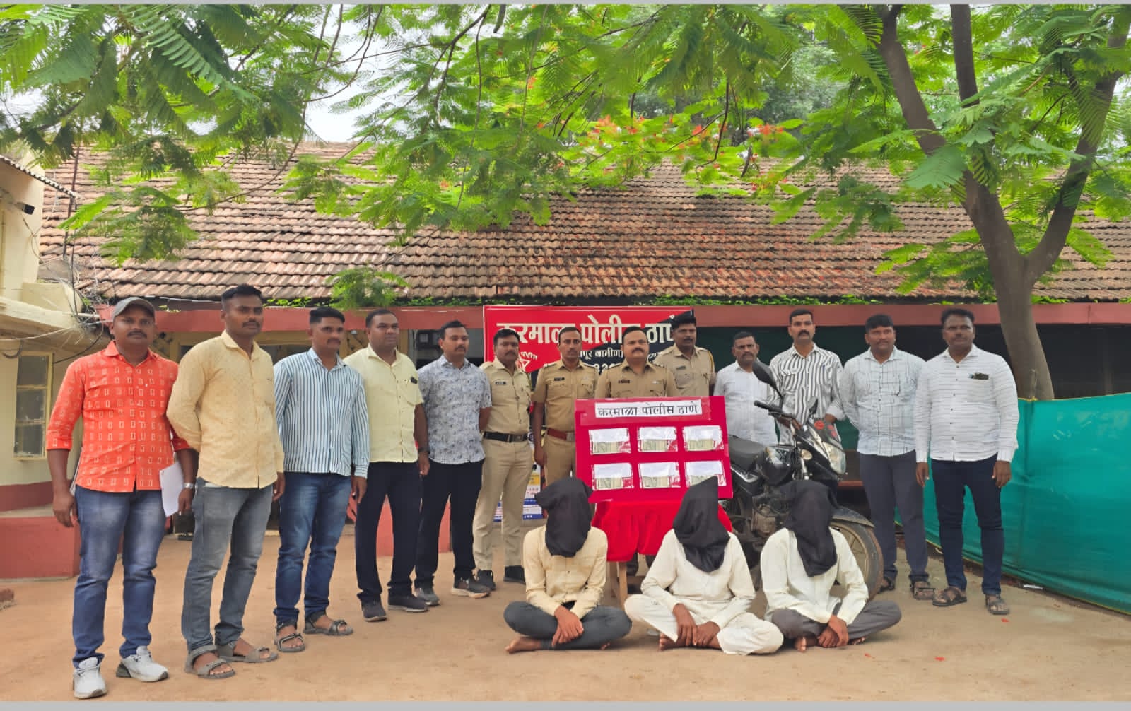 करमाळा पोलीस ठाणेची कामगिरी  १२ तासाच्या आत रॉबरीचा प्रकार उघड